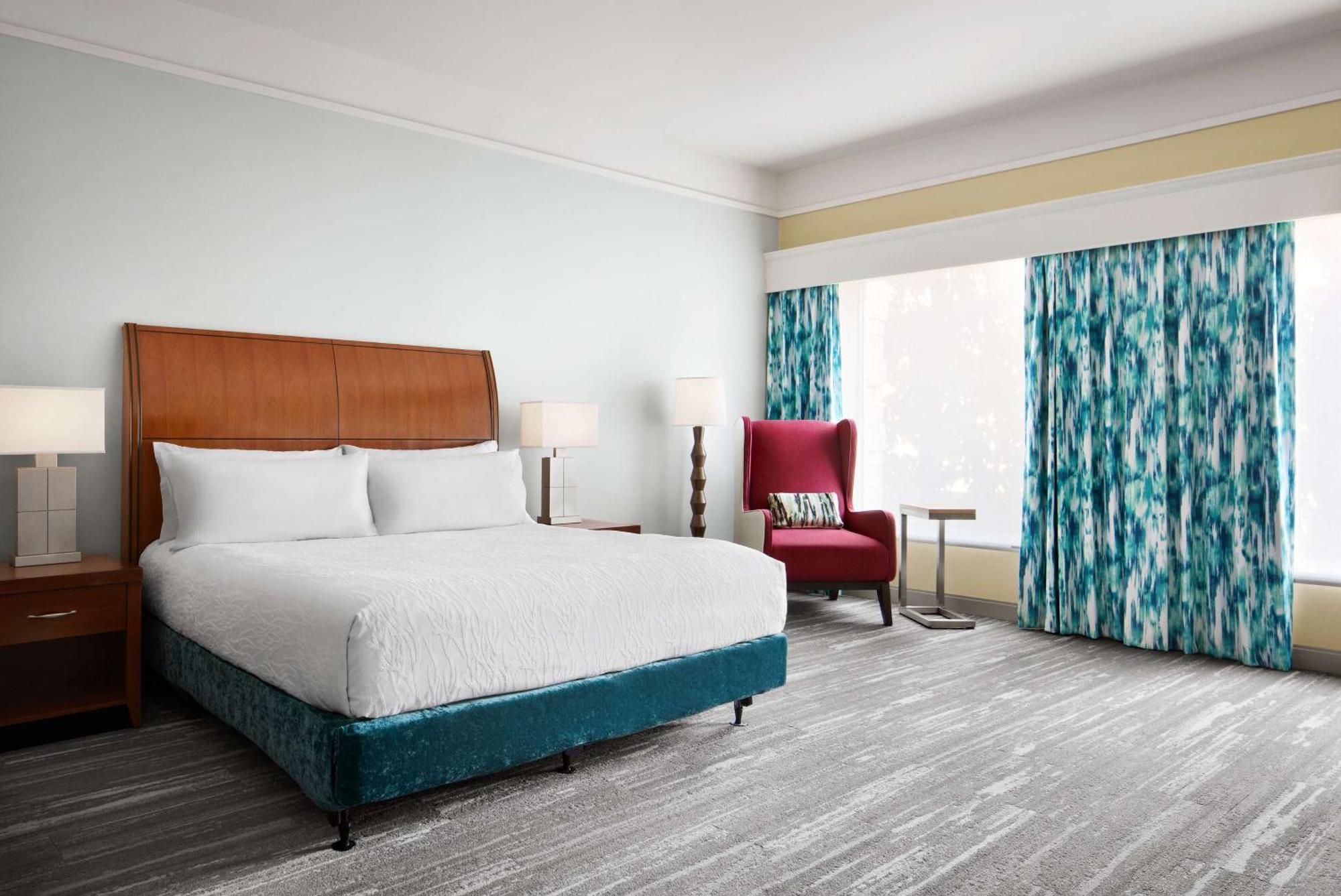 King Room with Roll-In Shower - Mobility Access,1548861262:JPEG