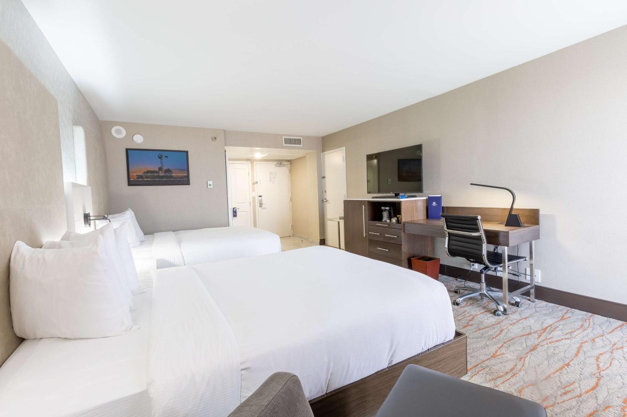 Queen Room Two Queen Beds Roll Shower Mobility or Hearing Accessible,1706331029:JPEG